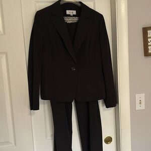 Le Suit classic black pant suit